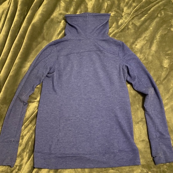 Under Armour workout hoodie - Picture 3 of 3